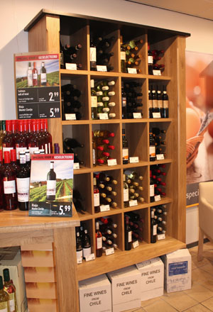 wijnkast eikenhout in winkel